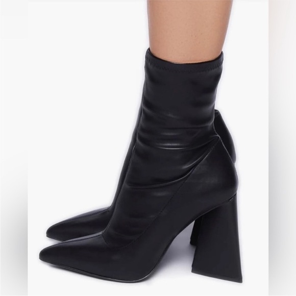 Black Faux leather bootie forever 21 boots size 6 new - Picture 2 of 7